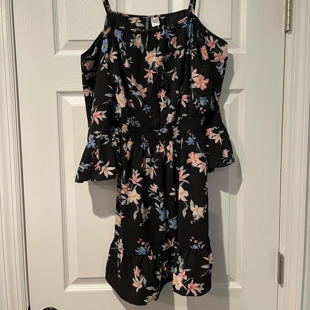 *SOLD* not on Poshmark- H&M, Black Floral Dress, Size 6
